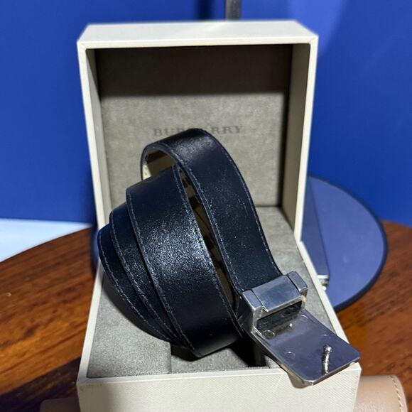 Burberry Checkered Beige and Black Belt and eyeglass case bundle - Picture 7 of 16